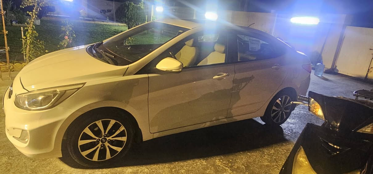 السلام عليكم 
اكسنت خليجي 2015 
سياره الشركه العامه.      سياره كفاله عامه 
محرك 1600 مكفول 
سياره فول مواصفات فتحه تحكم ستيرن اشاير بالمري  
تخم تاير جديد 
حداديه سياره أمامي خلفي جاهزه 
تبريد تدفئه شغال 
رقم سياره بغداد دولي بأسمي  
عنوان سياره بغداد  
رقم الهاتف ***********
