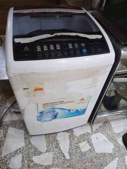 طباخ نظيف جداً  ***********
غساله صحون اخت لجديده 
مكنسه كهربائيه استعمال قليل
غساله فول اوتماتيك 15 كيلو 
المكان حي الجهاد يوجد توصيل
