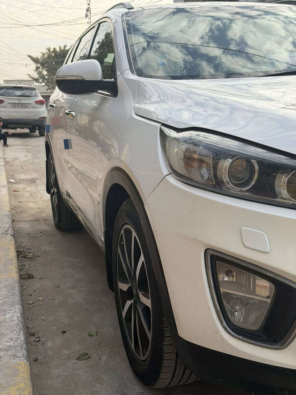 يالله سلام عليكم سورنتو للبيع او مراوس حسب الرغبه موديل 2015شكل الجديد سياره خليجي  مكفوله من صبح بيه كم بارد موضوح بل سونار. سياره جاهزه من كلشي. حداديه تخم تاير تبريد كله خير من الله السياره فول موصفات فور ويل كشن حار بارد. بانورما زراك لايت وباقي مواصفات معروفه حساسات. نضام ايكو. السعر  210$وبيه مجال بسيط حك لجيه العنوان بغداد الحسينه الي ماتعجبه سياره لايكسر بحلال ناس اكو كلشي بلسوك الي شراي يتصل وبلخدمه ***********
