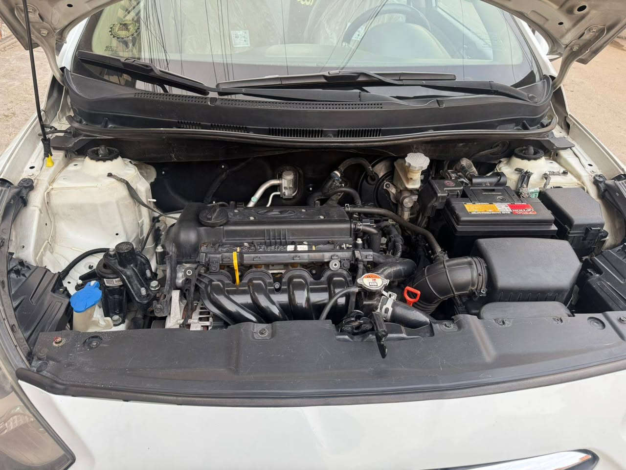 السلام عليكم اكسنت ١٥ سيارة كفاله عامه شوي صبغ بالدوسه سونر موجود جاهزه خير من الله باسمي مكانها بغداد مكينه ١٦٠٠ ماشيه ١٠٩ رقمي *********** السعر ١١٥ بيهه مجال
