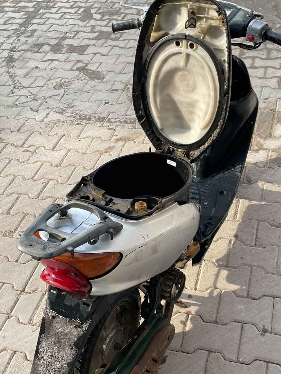 دراجه 60 مستعجل علئ البيع 
للبيع دراجة عصفورية فحل يابانية متروكة  عوزها ترتيب  مكانهة بغداد الكرادة السعر ٥٠ الف بس قفل تاخذها كوم حديد رقمي ***********
