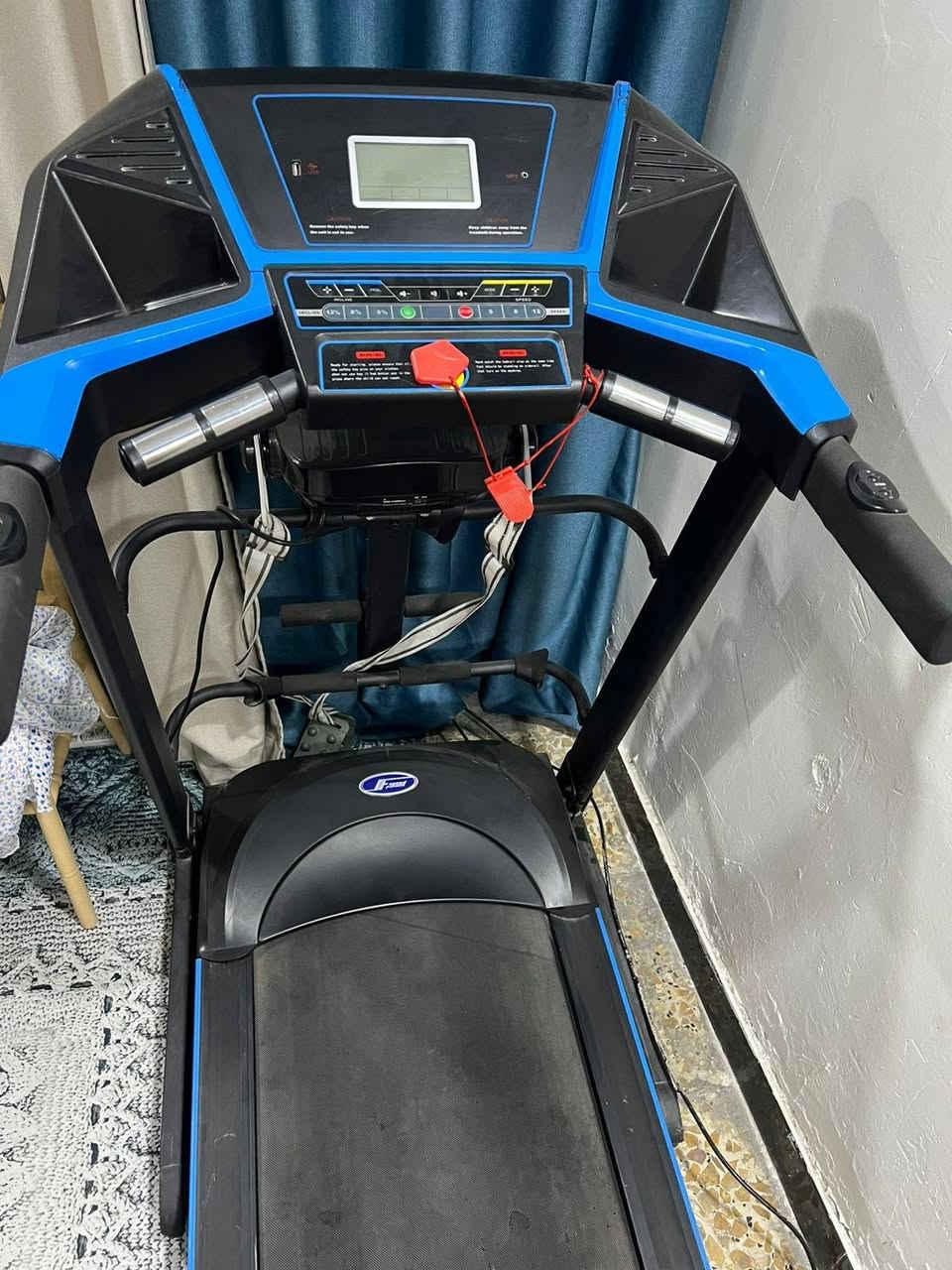 جهاز مشي كهربائي Super Fitness
سرعة متعددة + شاشة رقمية
حساس نبض + برامج تدريب
يتحمل لحد 130 كغم
نظيف وشغال 100%
للاستفسار *********** موجود واتساب
