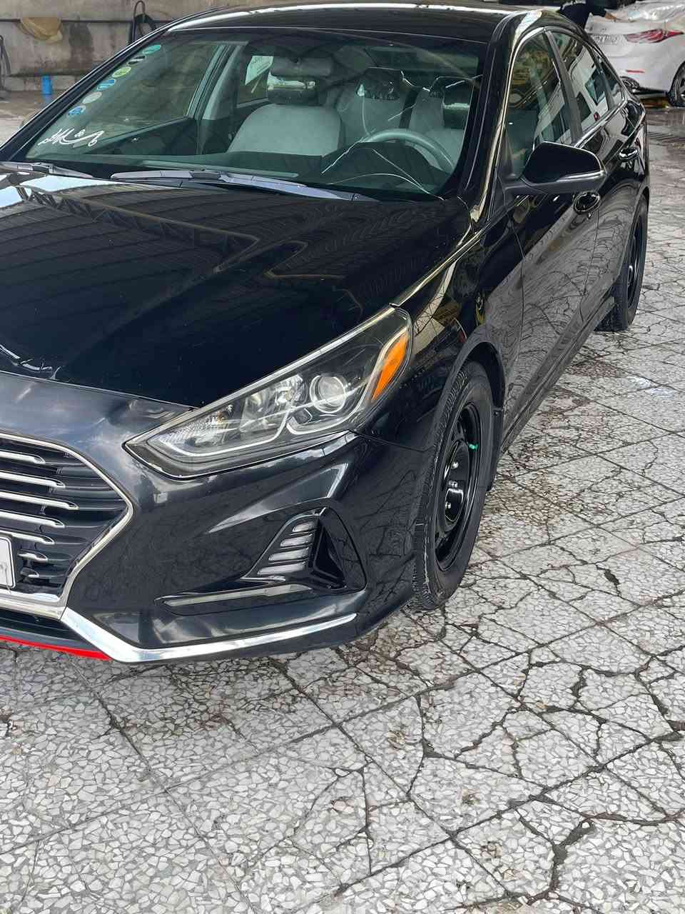 السلام عليكم سوناتا موديل 19 وارد امريكي كفالة عامه كلين بدون حادث نص فول تحكم ستيرن كشنات تدفئ تبريد بيها هواي مواصفات  جاهزة من كلشي حداديه تخم تاير تبريد مابيها نقص السعر 138 وبيها مجال  حك الجيه مكان السيارة النجف رقم أربيل وكاله وتحويل اني حاظر اتصل وخادمك ***********
