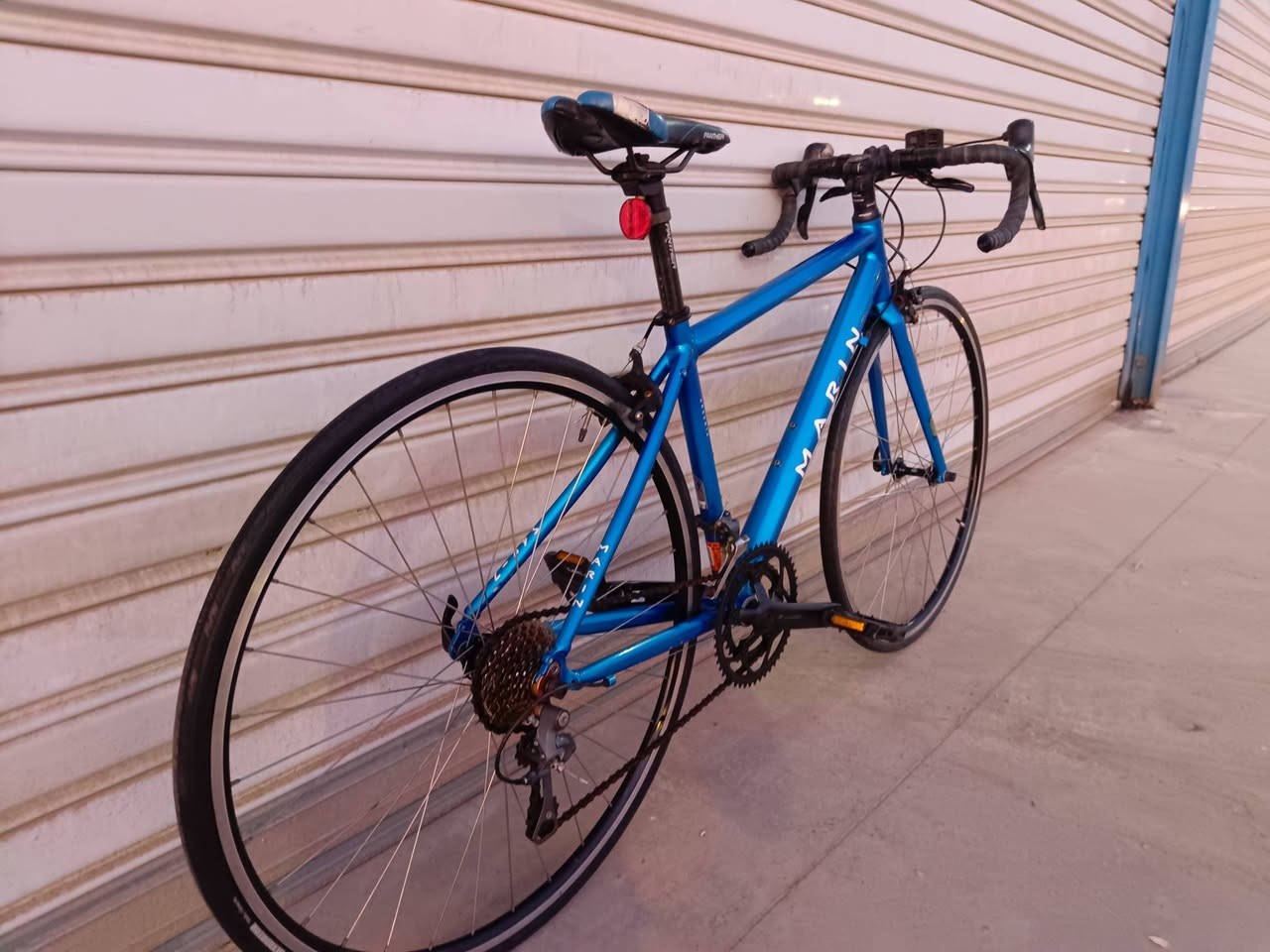 السلام عليكم اخوتي دراجه ماركه MARlN الحجم ٢٨ الفريم S
سستم كلارس ٨/٣ نضافه كدام العين 
بلادي عل وضع الشركه 
السعر ٢٥٠ بيها مجال للطيبين 
العنوان موصل معرض الفهد
للاستفسار ***********   /***********
