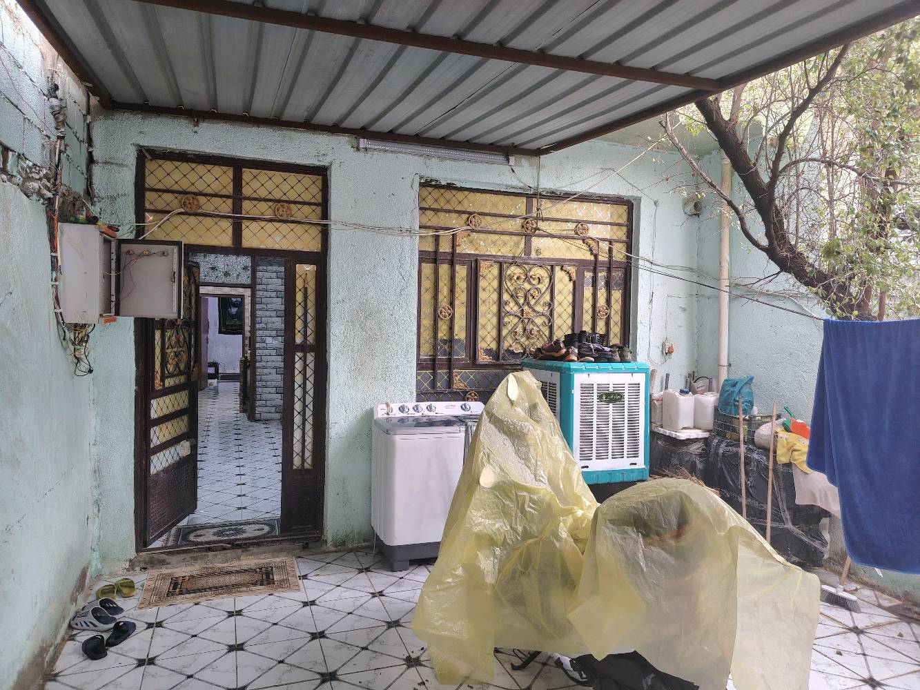 منطقة المشتل/ المعسكر  (حي فدك) 
قريب على النفط / قرب اسواق سيد جاسم 
بالفرع المقابيل مولدة حسنين
البيت مساحته 110 متر 
طابق ونص وباقي تفاصيله موضحه بالفيديو 
ورايدينه ب66 مليون
 وبي مجال طبعا