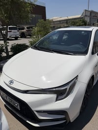 كورلا هايبرد 2025 ماشية 29 الف السيارة جديدة بيها بارد بالصندوگ ورصعة ...