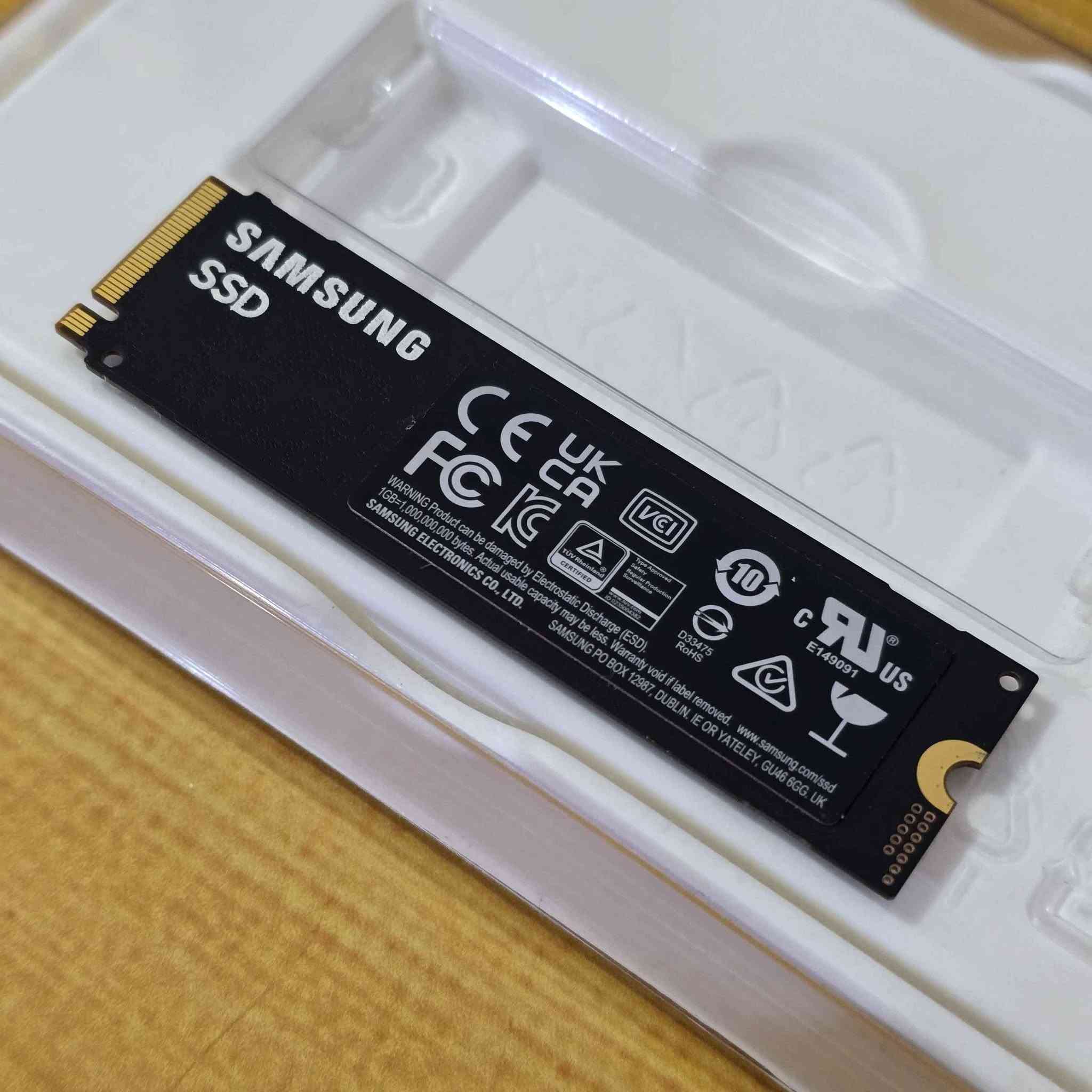 SAMSUNG V-NAND SSD 980 PRO
PCIe 4.0 NVMe M.2 SSD 1TB
الجيل الرابع ملائم للحاسبات الگيمنگ و البلي 5 بسرعة عالية / قراءة ~7000م.ب. & كتابة ~5000م.ب.
قطعة مستخدمة بحالة ممتازة مشابه للجديد
استخدامي السابق توسيع ذاكرة تخزين لجهاز PS5
وبعته الجهاز وبقت القطعة عندي وعرضتها للبيع
القطعة مضمونة العمل والكفائة 100%
السعر 170 & بي مجال للتعامل
العنوان محافظة واسط / قضاء الحي
يتوفر توصيل لجميع محافظات العراق الحال, واسط


**إذا كنت صاحب هذا الإعلان وتريد حذفه لأي سبب، رجاءا أرسل رسالة إلى الدعم الفني**