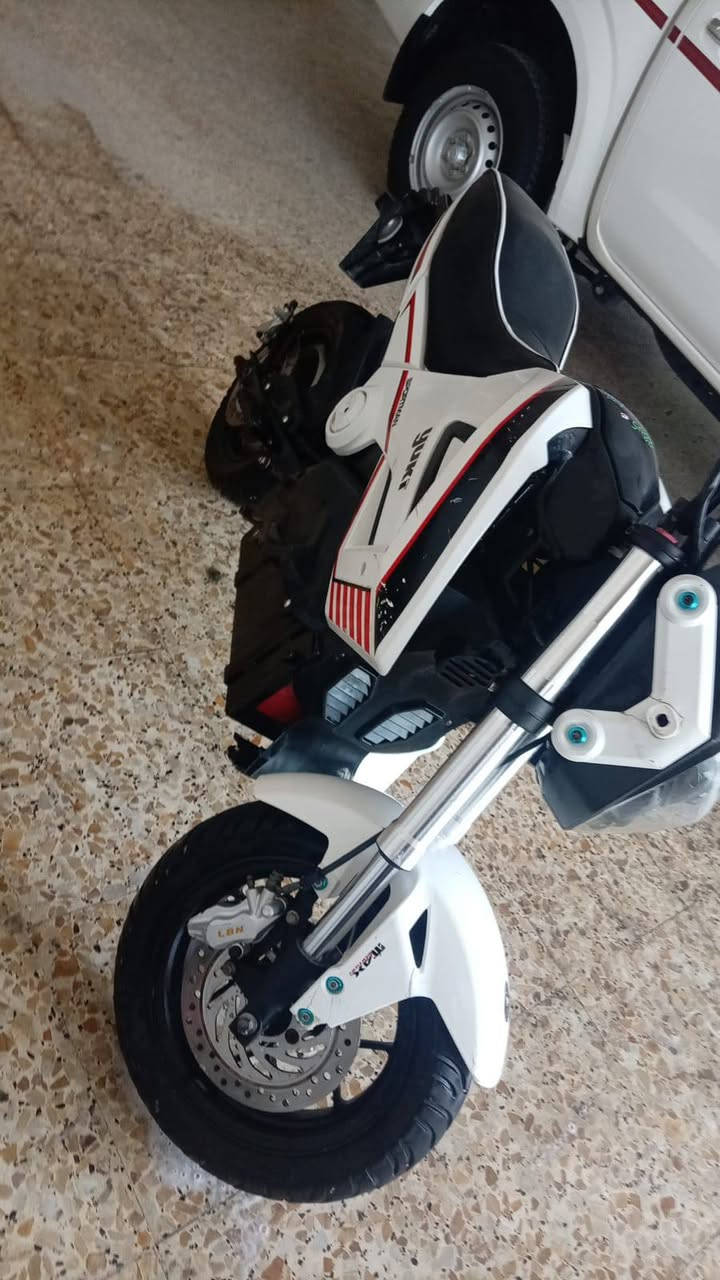 سلام وعليكم درجه شحن البيع ست بطاريات ثنين وتلثين فولت ***********
