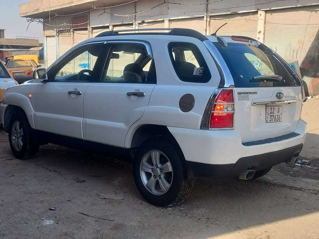 مكفولة من ضربة وبيها شبر صبغ  بالچاملغ الخلفي فقط
كير ومحرك على وضع الشركة 

شاشة وكامرة خلفي 

السيارة جديدة مناقصة شي   

الإتصال ***********

السعر ١١٢ وبيها مجال
