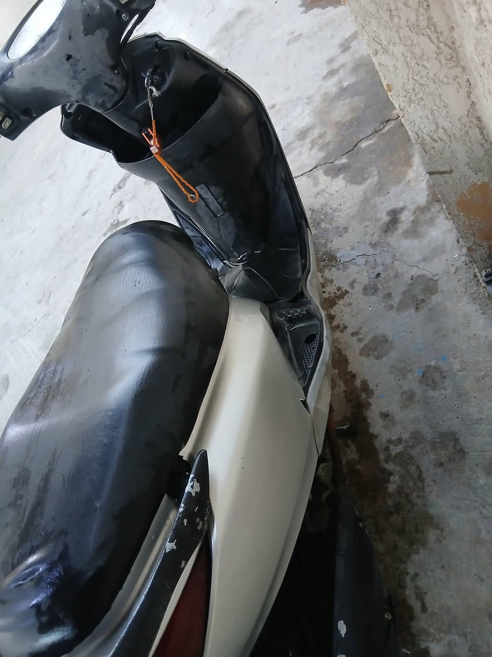 سلام عليكم من رخصة الدمن
بريز نوزل نضيفة نكرة سلف ١٤٠ لايت زنون نقوصات بصيطة مكاني البياع حي العامل السعر ٤٠٠ وبيها مجال بصيط

*********** مامتواجد عل نت
