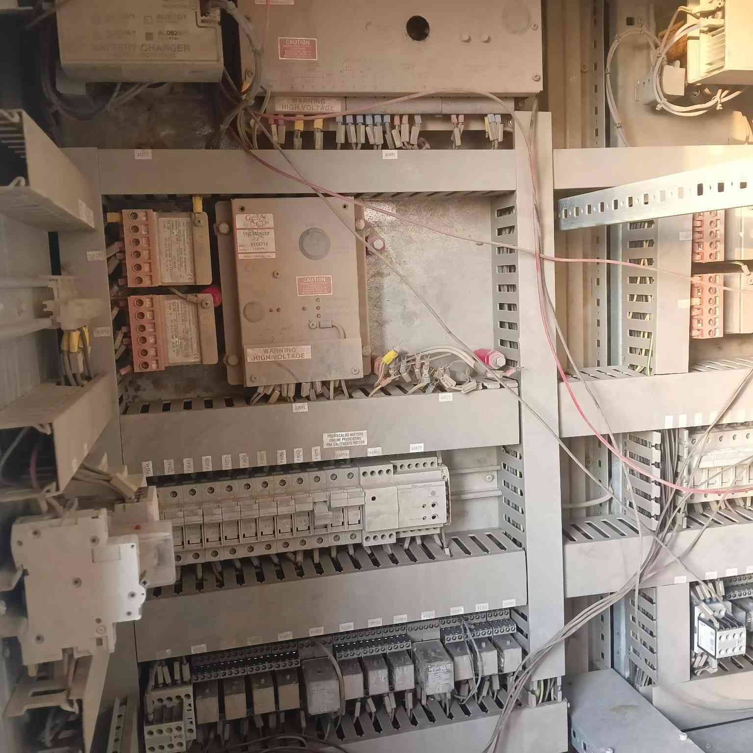 السلام عليكم بورد مولدات للبيع 
الحجم 120*200*60 المكان بغداد الإستفسار الاتصال***********
