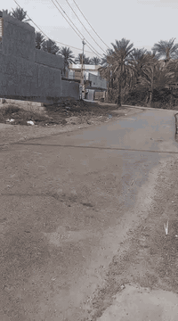 السلام عليكم بيت للبيع مساحته ٢٥٠ متر بي غرفتين ٤+٥ وحولي واستقبال ٤.٥ +٦ صافي ومطبخ ٣.٥ + ٥ وترك على شكل حرف ال عرض الترك ١٨٠  قريب بيت محمد اهبين   السعر ٦٠ مليون وبي مجال الاتصال على الرقم *********** او واتساب
