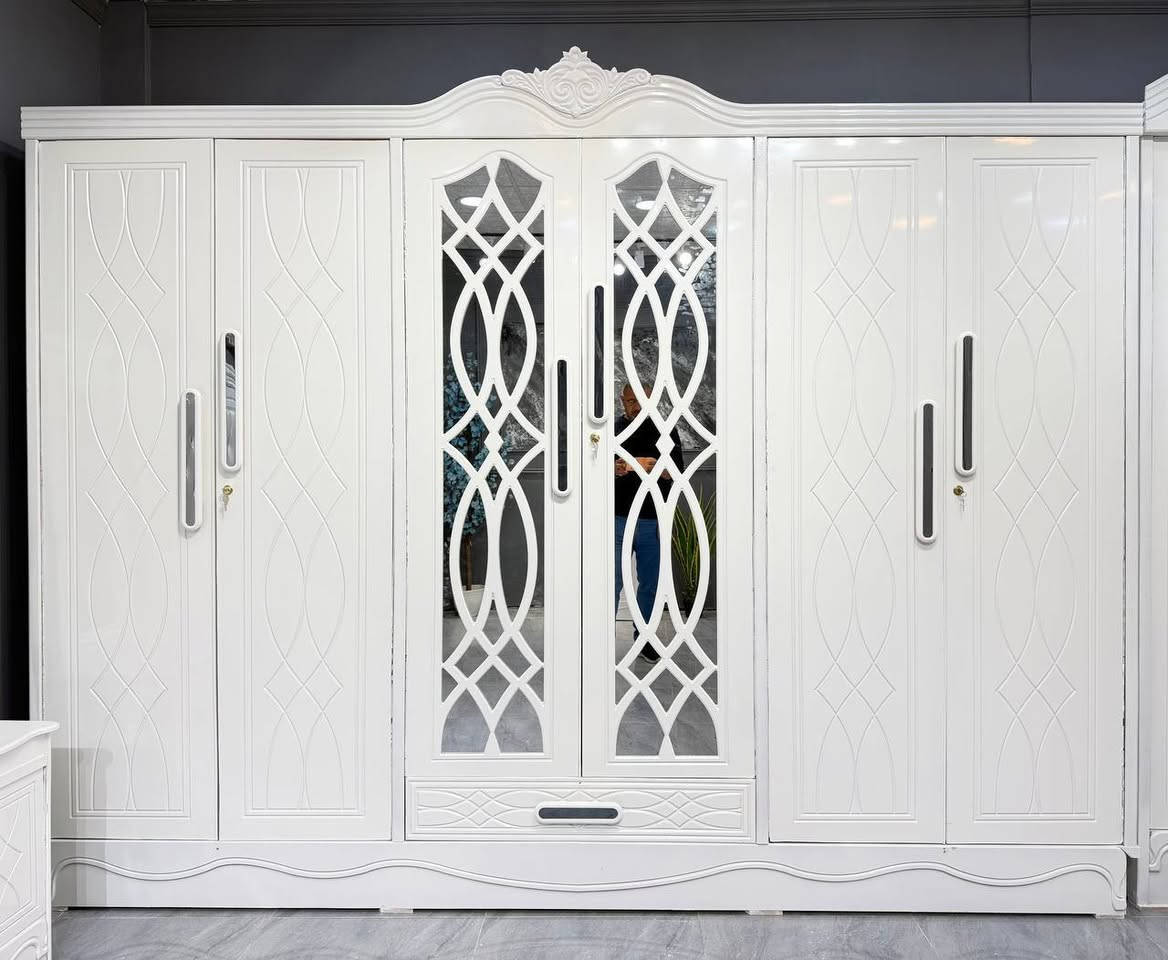 🟤 غرفة عراقية – شغل اقتصادي من أصباغ البوية
🟤شغل درجه اولى مواصفات فول 
تتكوّن من 9 قطع بالمواصفات التالية:

✅ الكنتور
•  أبواب CNC
• الخارج: MDF تارس سمك 5 ملم
• الداخل: معاكس أبيض 3 ملم
• الضهر: معاكس أبيض 3 ملم مشدود براغي
• نرمادات شريطية
• الفرشة: بلوك

✅قياس الكنتور
3 متر و20
كنتور + زاويه = 4 متر 

✅ الصومية
• بلايد أسود
• 6 أرجل 

💰 السعر: 950 ألف فقط
🔸 الشازلون والطابورية إضافة بـ 50 ألف

للطلب أو الاستفسار يرجى المراسله واتساب ع الرقم
👈 ***********
