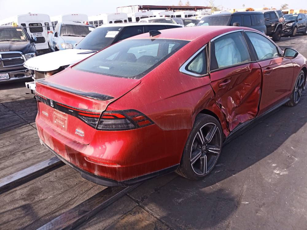 هوندا اكورد 
السعر ٢٢٥
***********
الحادث موضح في الصور
موديل 2023
