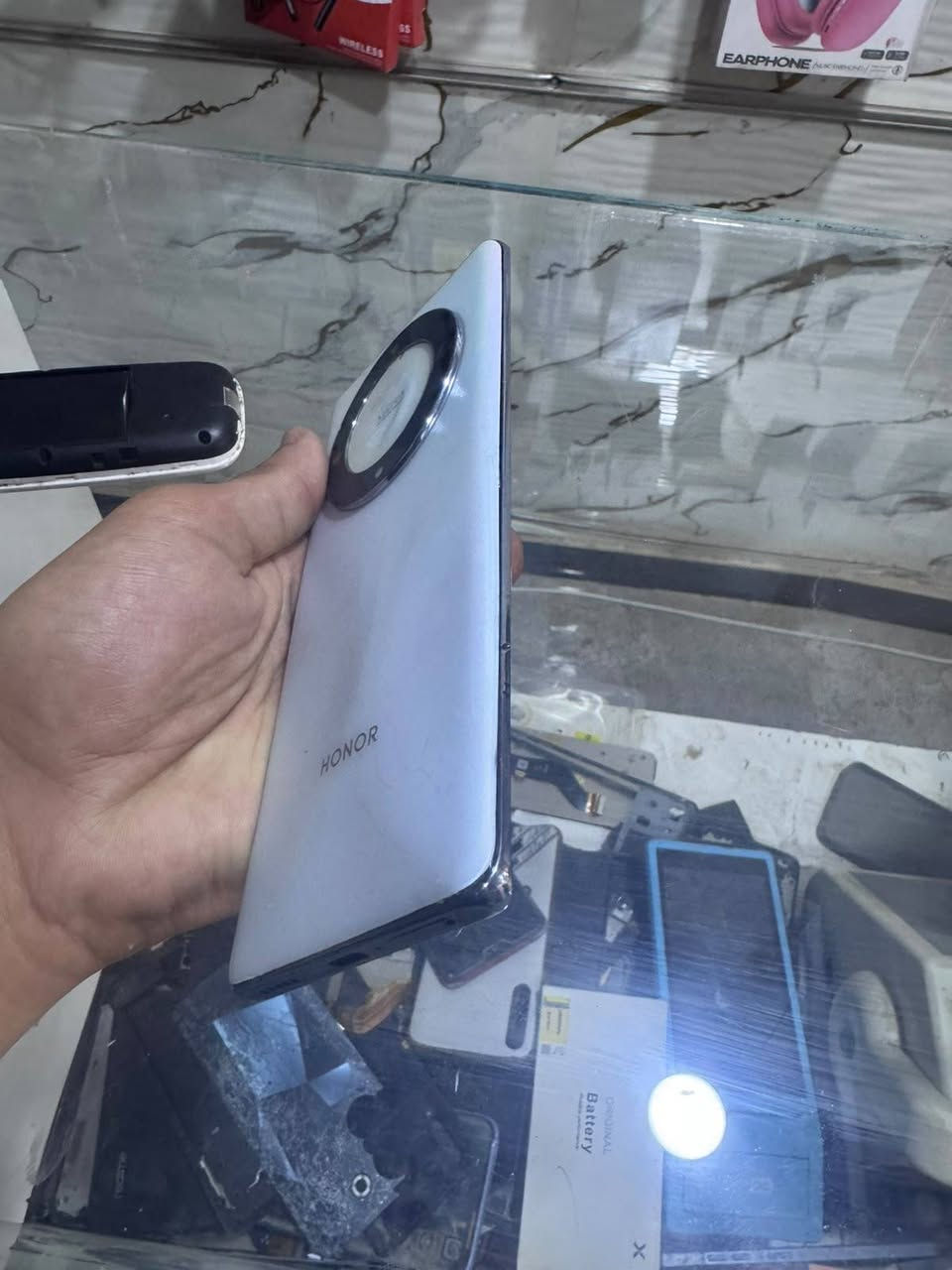 هونر x9a 
ذاكره 256
نضيف جهاز وكلشي شغال بي 
فقط ضهره تعبان 
سعره 180 
مكاني ابو غريب حي الرساله 
***********
***********
