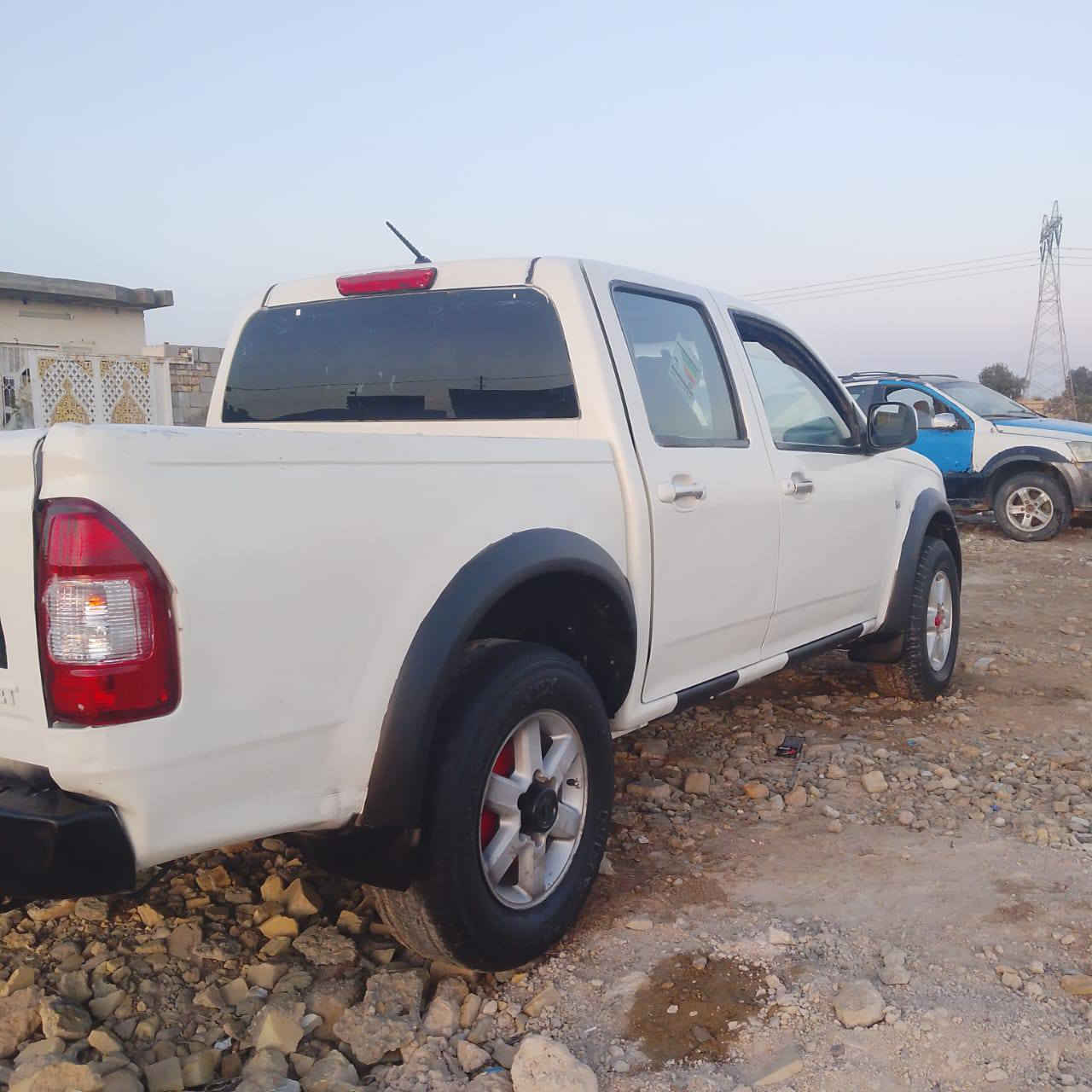 للبيع شوفر ليت لوف موديل 2005مزاد وزارة الداخلية مكينه وكير بطه اوتماتيك سيارسياره همابيه كل نقص سعره 38ورقة وبيه مجال مكان ناصريه الرفاعي مكلف بلنشر ***********رقم***********
