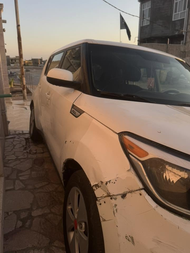 السلام عليكم كيا صول للبيع موديل 2016 رقم بصرة 
محرك 2000 Gdi كير وتبريد وحدادية والكهربائية كلها شغالة السيارة جاهزة بيها طخات موضحة بالمنشور السيارة مصبوغة حزام السعر ٩٥ وبيها مجال مكانها بصرة رقم الهاتف ***********
