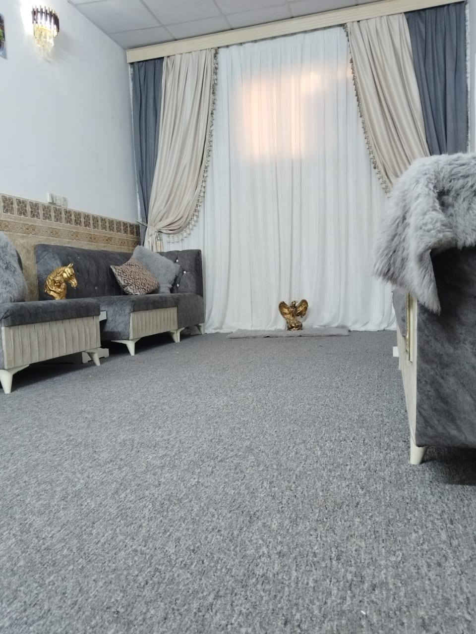 منزل 100م طابقين للبيع في شارع ركن الجامعة بالقرب من سكلة عيسى، قريب على شارع الزوار
- *الطابق الأول:*
    - غرفة نوم
    - صالة
    - استقبال
    - مطبخ
    - حمام داخلي
    - تواليت خارجي
- *الطابق الثاني:*
    - غرفتين نوم
    - صالة
    - حمام
    - صحيات
بسعر 85 مليون
للاستفسار: ***********
