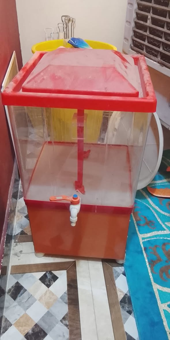 اغراض مطعم للبيع
السنك 250
المبرده 350
الفاترينا مال عصاير او ترهم فلافل 200
الشوايا مال شاورما 350

مكينة العصير ٣٥
الميز والكراسي والسيبايات ١٥٠ كلهن

***********للاستفسار الاتصال على هذا الرقم
