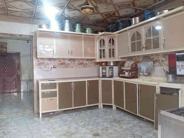 الدار للبيع التضحية شارع الملعب
المساحه 200م رقم معاملته كامله يحتوي الدار ثلاث 
غرف واستقبال ومطبخ  وصاله وصحيات 
الستفسار علا صاحب الدار ***********
السعر 80
