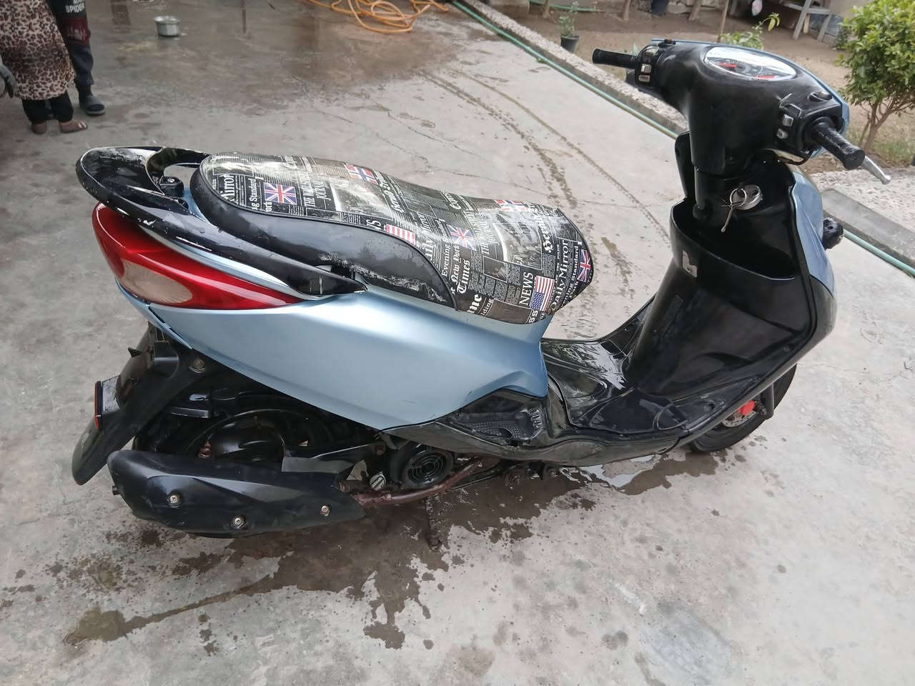 دراجة بريز لايت ناصي نضيفة كاملة وخير من الله
مكاني حي العامل السعر ٤٠٠ بيه. مجال حك الجية 
***********
