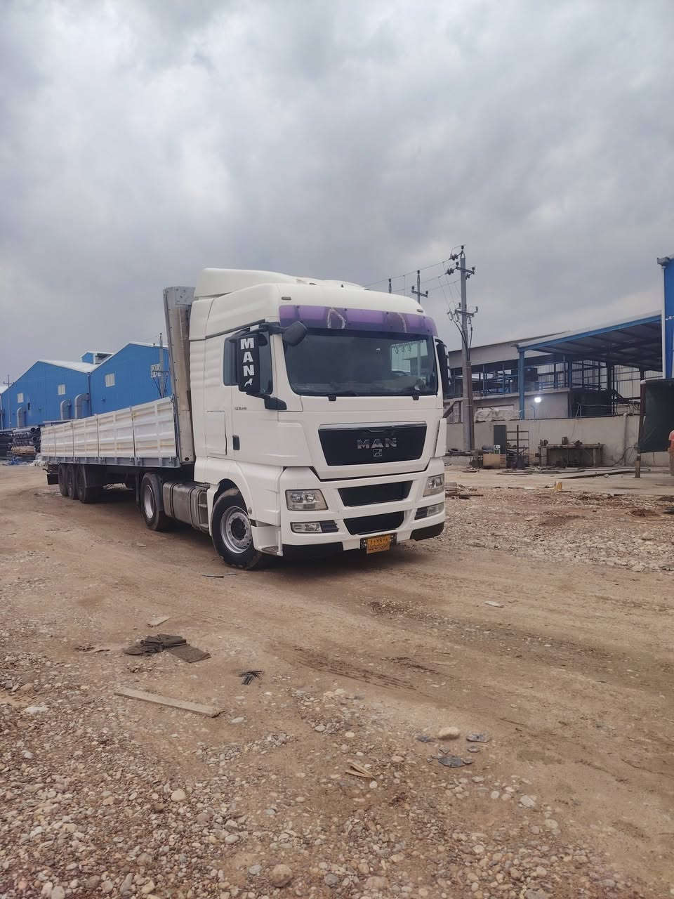 مان بريفان 2009مع فلات جوانب متحركه كير محرك بشرط هواء كاربئيات كله شغل كير اوتماتيك تبريد شغال رتايتر رقم الماني سنويه هزه جديد لغايه 31 سياره جهاز لشغل *********** مكان سياره كلار
