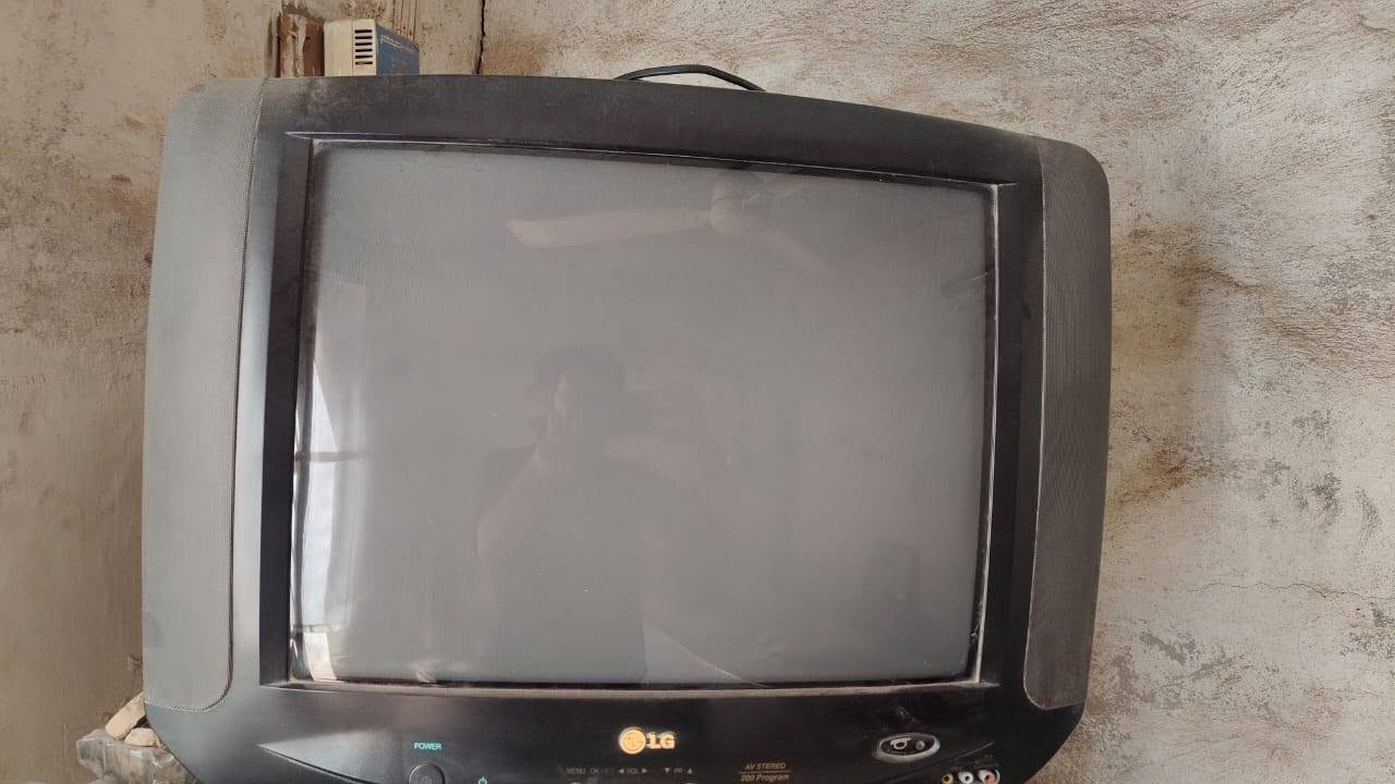تلفوزن آل جي LG
نظيف شغال كلشي مابي سعره 60وبي مجال
***********.واتساب
