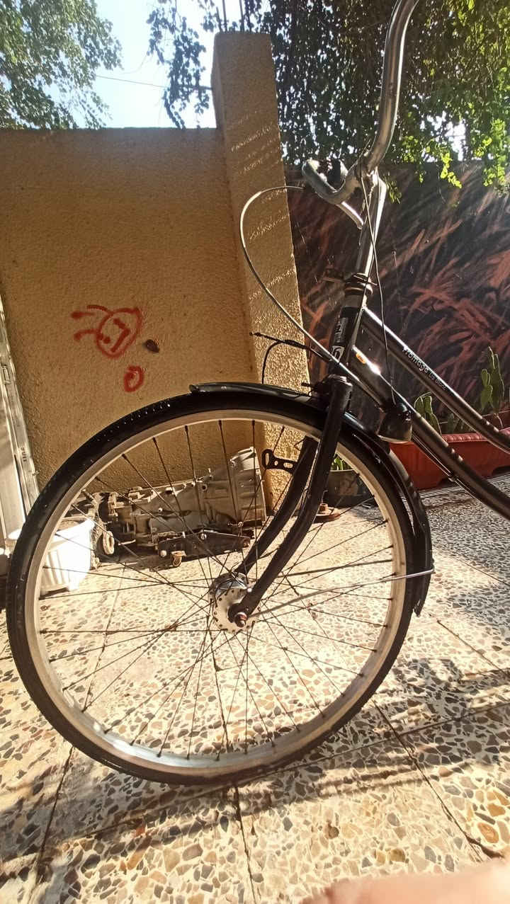 السلام عليكم بايسكل سياحي حجم 26 لون نفطي صدفي الجسد نضيف كلش حلو ناقصه تيوب وتكبين تاير ورا وزنجيل  فقط سعره 100 بي مجال بسيط عنواني القبله شارع المدارس
***********
