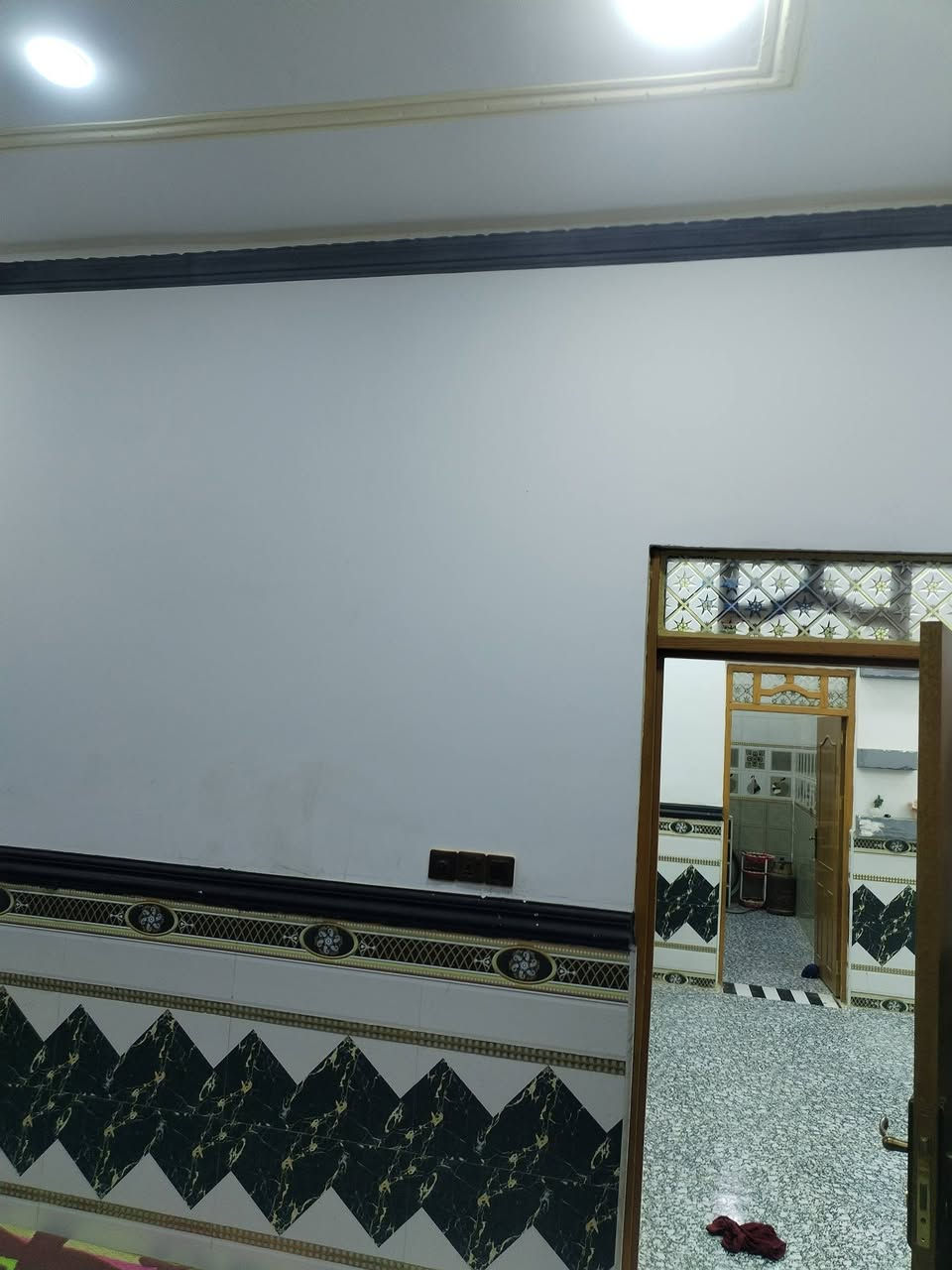 :
🏠 بيت للبيع - نهاوند الرابعة
​منزل مميز بمساحة جيدة وتفاصيل بناء متنوعة، جاهز للمعاينة.
​التفاصيل الأساسية:
​الموقع: نهاوند، الرابعة.
​المساحة الكلية: 200 متر مربع.
​تفاصيل البناء:
​الطابق الأول (الأرضي): بناء بلوك.
​الطابق الثاني: بناء طابوك.
​📞 للاستفسار والتواصل
​للمزيد من المعلومات أو لتحديد موعد لزيارة البيت، يرجى الاتصال على الرقم التالي:
​***********
