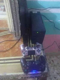 بلي فور4 مهكر للبيع وهوه وكل ملحقاته  يو بي اس جوستكين وايرين شحن  ماص...