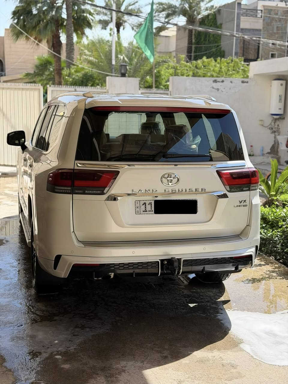 لاندكروز 2023 VX لمتد
السياره مكفوله كفاله عامه 
موصفات السيارة
داخل احمر
شاشه كبيرة
شاشات مقاعد خلفي
كشنات تدفئة تبريد
كشنات كهرباء
باب خلفي كهرباء 
السياره فول اعلى موصفات
ماشيه 30 الف
السياره باسمي تحويل ثاني يوم 
رقم بغداد 
السعر : 665 وبيها مجال بسيط
مكان السياره : بغداد الغدير 
الرقم : ***********
ملاحضة : غير متواجد على الفيس
