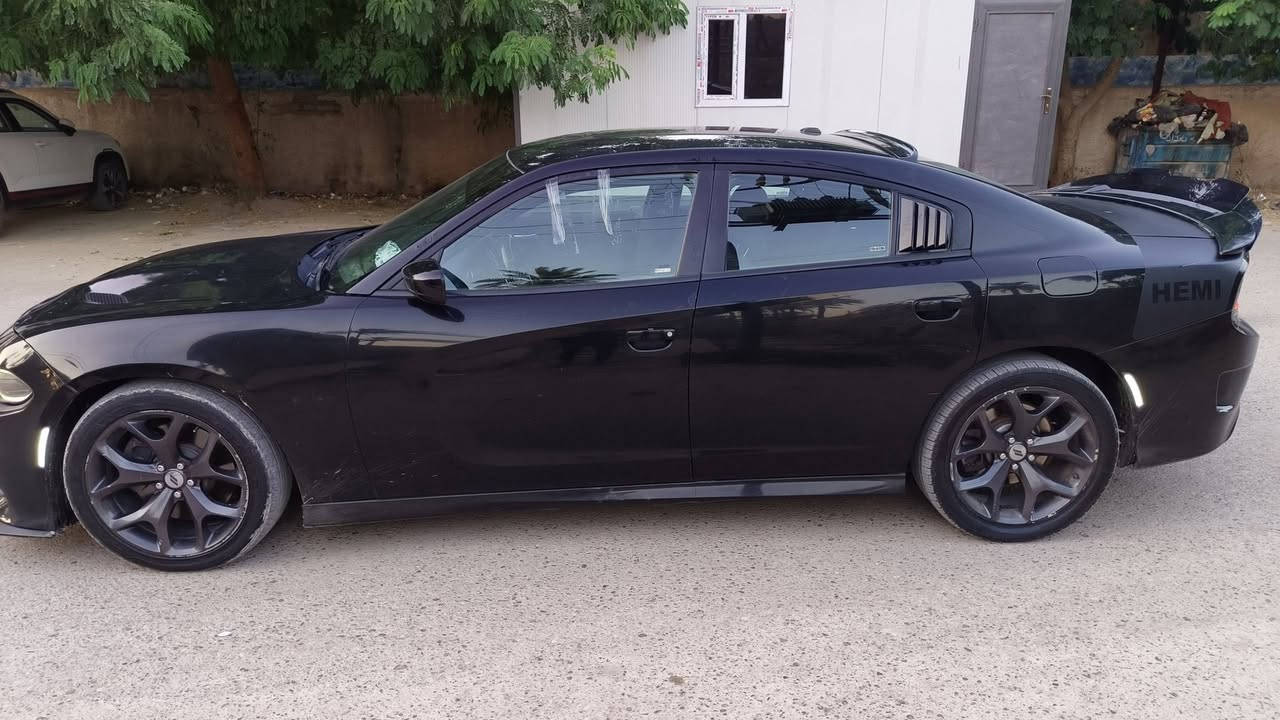 جارجر هيمي 2019 بوليسيه كير تعليك   بيهة منضومه غاز محرك بي صوت بطاله وتبخير  بس سياره تمشي ما واكفه السعر 143 ورقه وبيهة مجال  مكان السياره بغداد الدورة ***********
