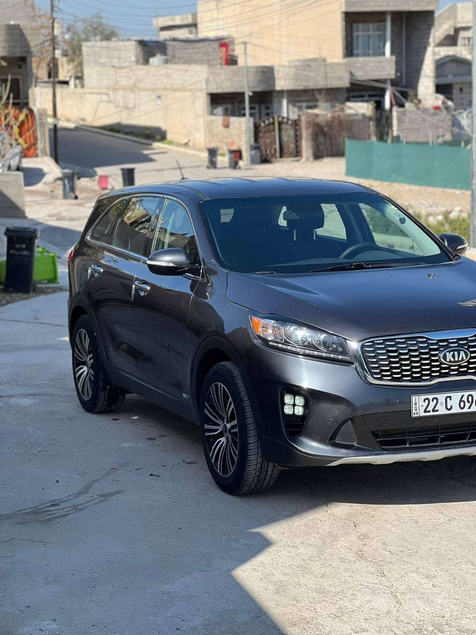 السلام عليكم للبيع او مروس سورنتو موديل ٢٠١٩ حجم المحرك ٦ بستن رقم أربيل سنويه ورقم وهزه جديد بسمي شرط التحويل ماشيه ٩٥ حقيقي ٧راكب طخم تايرت جديد تبريد شغال السياره جاهزه من كلشي ماتصرف عليها الف دينار بيه صبغ قطعتين بونيد وجاملغ بدون دوخل رقم الموبايل *********** بي وتساب
