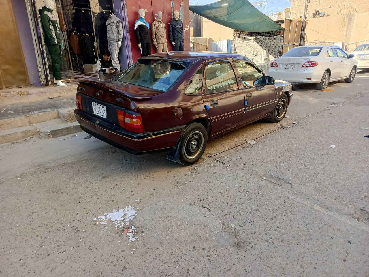 اوبل فيكترا 92 للبيع السياره مصبوغه لجماليه  مكينه گيره شرط صدر خير من الله تخم تاير  عارضه 32,وبيها مجال مكان السياره القائم لتواصل عل الرقم ***********
