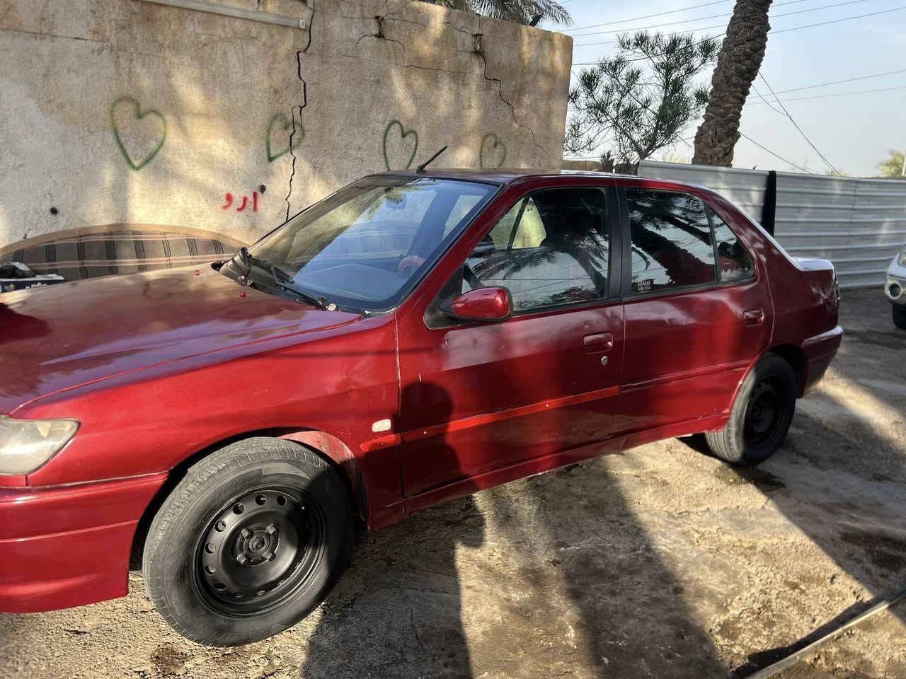 السلام عليكم عليكم لبيع بيجو حجم 306 موديل 2001 رقم هزه سنويه جدد قبل سبوع محولها كير مكينه صدر تمام كهربائيات بلاديه مصبوغه جماليه بسبب الجراد بيها جاملغ خلفي وخشم البنيد بدون كص بدون عيب شرعي تخم تايرات جدد منظومه بانزين كامله جديده تراي حلو السعر 34ورقه بيها مجال قليل حك الجيه مكاني بغداد ناحيه الرشيد الاتصال او واتساب ***********
