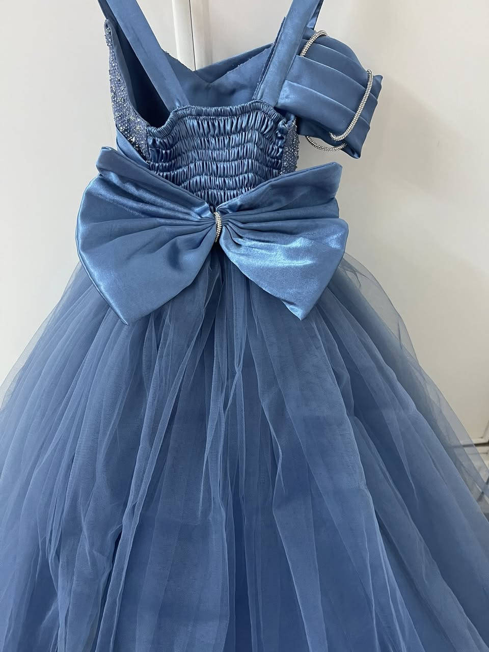 بنات عندي هاي البدلات ملبوسة مرة وحدة الفستان مشتريتة  100 ابيعة ب60 يلبس قياس 38 والبدلة السمائي عمر 6 سنوات مشتريتها ب60 من توم وجيري بالمنصور ابيعها  ب30 والبدلة الثانية تلبس 4 او 5 سنوات ابيعها ب25 مشتريتها من السيدية من ازياء ادم


**إذا كنت صاحب هذا الإعلان وتريد حذفه لأي سبب، رجاءا أرسل رسالة إلى الدعم الفني**