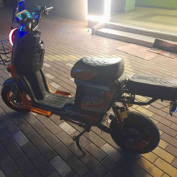 بعد أذن اللادمن المحترمين ماطور كهربائي خمس بطاريات حجم k9 بطاريات واسط جاهز كوله شغال أي نقص مابي بس البطاريات شويه تعبانه ألماطور كولش حلو وسريع بسعر 250 قفل للستفسار على رقم ***********
