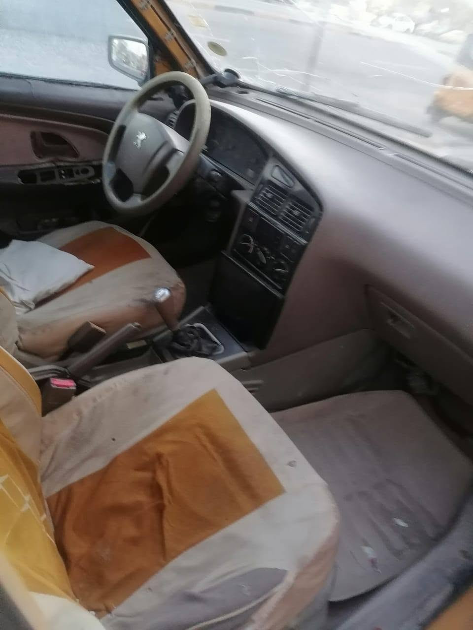 سلام عليكم للبيع بيجو 405 موديل 15 سنويه ساقطه مكينه نضيفه كير يحتاجله قلايج بس حداديه نضيفه تخم تاير باتري جديد راعيه ماندله سعر 17وبيه مجال مكاني حيانيه شارع القائد الرقم ***********
