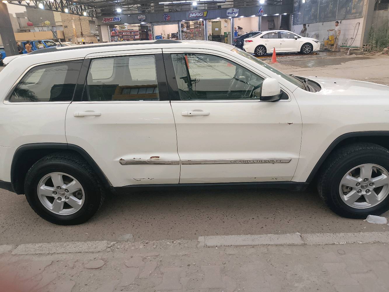 جيب لاريدو 2011 واريد بدون حادث واماكن بيه طخات داخل العراق  السعر 12500 دولار