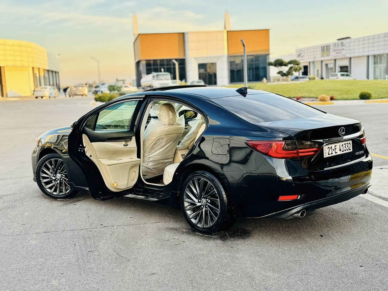 ﷽
LEXUS ES 350 2015
◽️ليگزز ES 350 موديل 2015 فول مواصفات
لون اسود

◽️محرك V6 3.5L سته سلندر
🔹گير و محرك بشرط مامفتوح
بدون صوت بدون صرف و خلل بشرط فحص

◽️سيارة حيلوة جديد
بيها {{ قطع و نص صبوغ }} بدون أيرباگ
سيارة جديد حيل حيلوة نضيفة

◽️مواصفات
{{ بصمة - فتحة - رادار - داخل بيجي - كشنات جلد - كشن تتفيىة و تبريد - كشن و ستيرن كهربا - كشن خزن - شاشة - ماوص - تبريد مركزي - نيزامي أيكو - نيزامي سبورت - لايت ليدو زينون - مراي شفت - ڤوليوم - بلاجكتور - بعد هواي مواصفات }}

◽️اربع تاير و ويل جديد بدون مصروف
🔹نظافه ١٠٠٪؜ كامل سيرفس بدون نقص و بدون مصرف
🔹بسميً السنويه بشرط تحويل و خرامه
🔹سنوي و رقم و هزة كلها جديد
سياره مابيها دينار مصرف كامل من كل نواحي

نفسي يوم /تحويل و كاله حاظر
مكان / داخل سليمانيه🌆

◽️موبايل /***********📲
~~~~~~~~~~~~~~~~~~~~~~~~~~~~~~~~
﷽
                                             ◽️LEXUS ES 350 2015
ليگزز ES350 موديل 2015
ره نگى ره شى قه تران

◽️مه كينه V6 3.5L شه ش بستؤن
🔹گير و مه كينه ى به شه رت نه كراوه ته وه
سه وت و سه رف و خه له لى نييه به شه رت

◽️بؤياغ (( بؤنيت و نيو سندوق  بوياغه))
زؤر جوان ماوه ته وه و نمونه يه له جوانيدا

◽️مواسفات
(( به سمه - سلايت - ناو زه رد - رادار - كوشن جلد - كوشن سارد و گه رم - كوشن و سوكان كاره باى و خزن - ئاوينه شه فت - شاشه - ماوس - ته بريد مه ركه زى - نيزامى ئيكو و سپورت - لايت ليدو عه ده سه - زينؤن - ڤوليوم - بلاجكتور - فؤرميكا - زور مواسفاتى تر )

◽️چوار تايه و ويلى لؤكى بيلادى يه ك دينار مه سروفى نيه
🔹كامل سيرڤزى بؤ كراوه و يه ك دينار مه سروفى نييه
🔹سه نه وى و ره قه م و هه زه ى تازه يه
🔹به ناوى خومه وه يه ته حويل و غه رامه به شه رت

شوين🌆_ سليمانى

موبايل☎️: ***********
