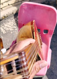 عود للبيع – فرصة لعشّاق الطرب الأصيل 🎶 عود صناعة عراقية من صانع معروف:...