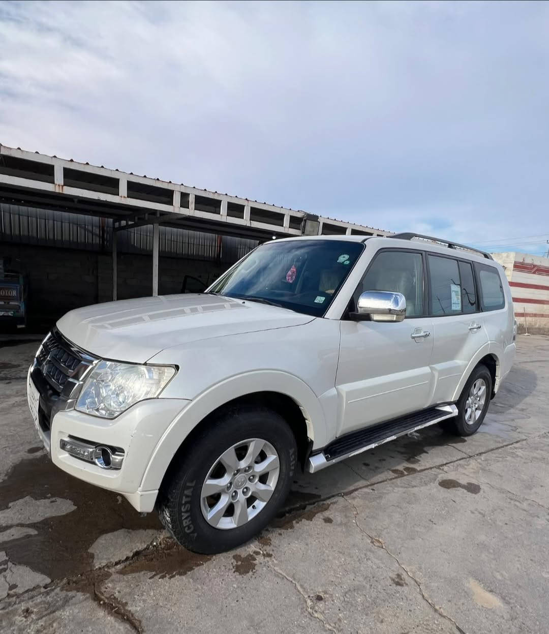 السلام عليكم 
للبيع 
باجيرو 2018 كويتي كفاله عامه من الصبغ والضربه 
مكينه وكير كفاله سياره على وضع الشركه بيها منطومة غاز  
مسويلها عزل كامل وشاشه وكامره خلفيه 

مكان السياره الديوانيه 
للاستفسار الاتصال على الرقم ***********
