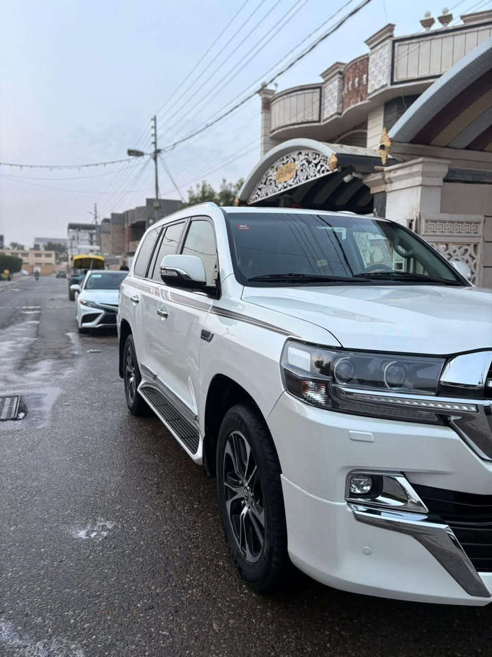 السلام عليكم
لاندكروز موديل 2021 رقم بغداد فول مواصفات واحد على واحد 

ماشيه 50كيلو مشي حقيقي جنطه كهرباء 

كشنات جلد  مري 

حساسات أمامية وخلفية فول ستم إرباك سياره مكفوله كفاله
عامه من البارد وصبغ وتبديل السياره مكينه(6)سلندر

بيها كتاب تضليل السيارة ما نقصة كلشي مال جناي 
للاستفسار ***********

