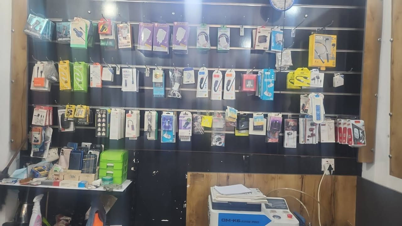 فاترينات عرض محل موبايلات كامل
فاترينات عرض مع ديكور لعرض الاكسسوارت مع عارضات ارضيه مع ميز صيانه + ميز مخصص للسوفت وير +ميز مخصص للهارد وير
للعلم الاغراض نضيفه جدا ومستعمله قليل
فصلتهن تفصار حسب الطلب كلفني ٣ ملايين. عارضهن ب ٢ مليون الكل بيعه واحده وليس اجزاء
الشراي يتصل على الرقم *********** متوفر واتساب. المكان بغداد. حي اور
