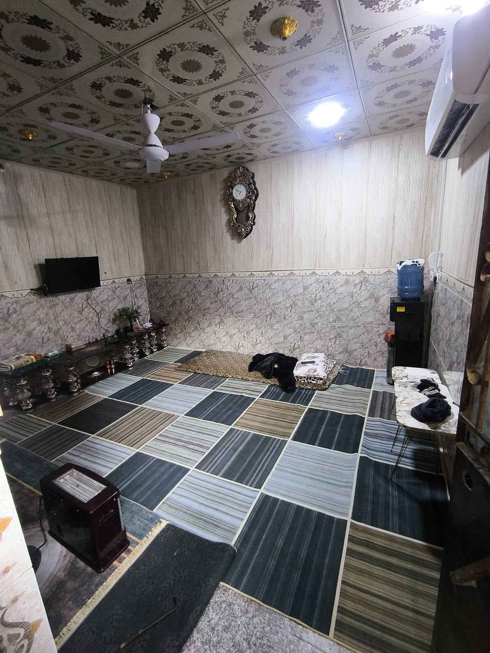 السلام عليكم بيت للبيع المساحه 100م بناء بلوك سقف عماده العنوان شارع المدرسه الدينيه قرب العماره الخشب السعر المطلوب50بي مجال تفاصيل اكثر اتصل ***********
