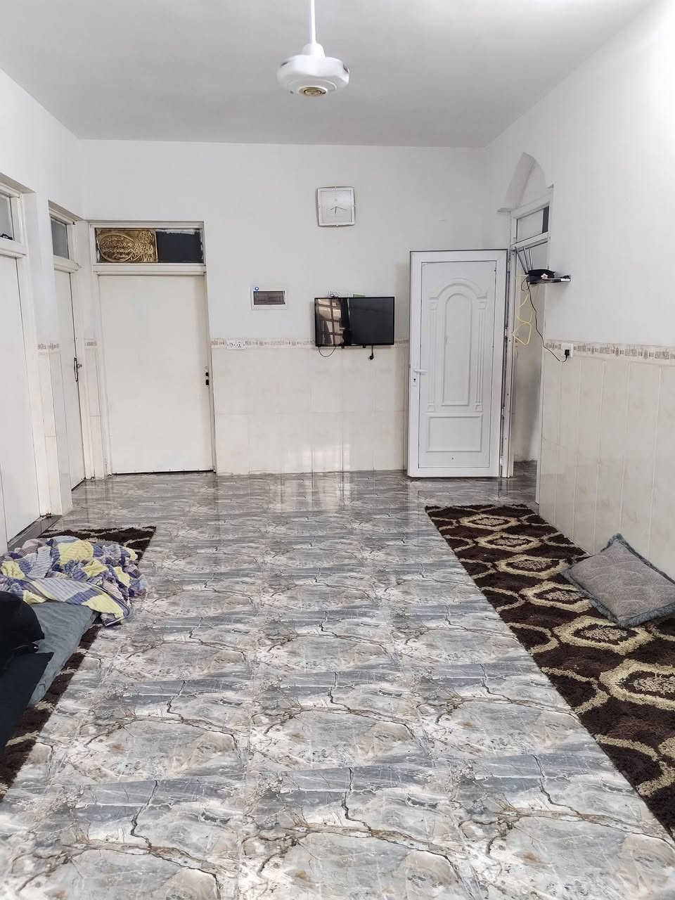 السلام عليكم بيت لبيع خلف أسواق ابو علي  مساحه 300 متر
غرفتين نوم  ستغبال. هول  مطبغ صيحات 
الطابق الثاني غرفه نوم  هول. ستغبال صحيات

التواصل ***********
            ***********
