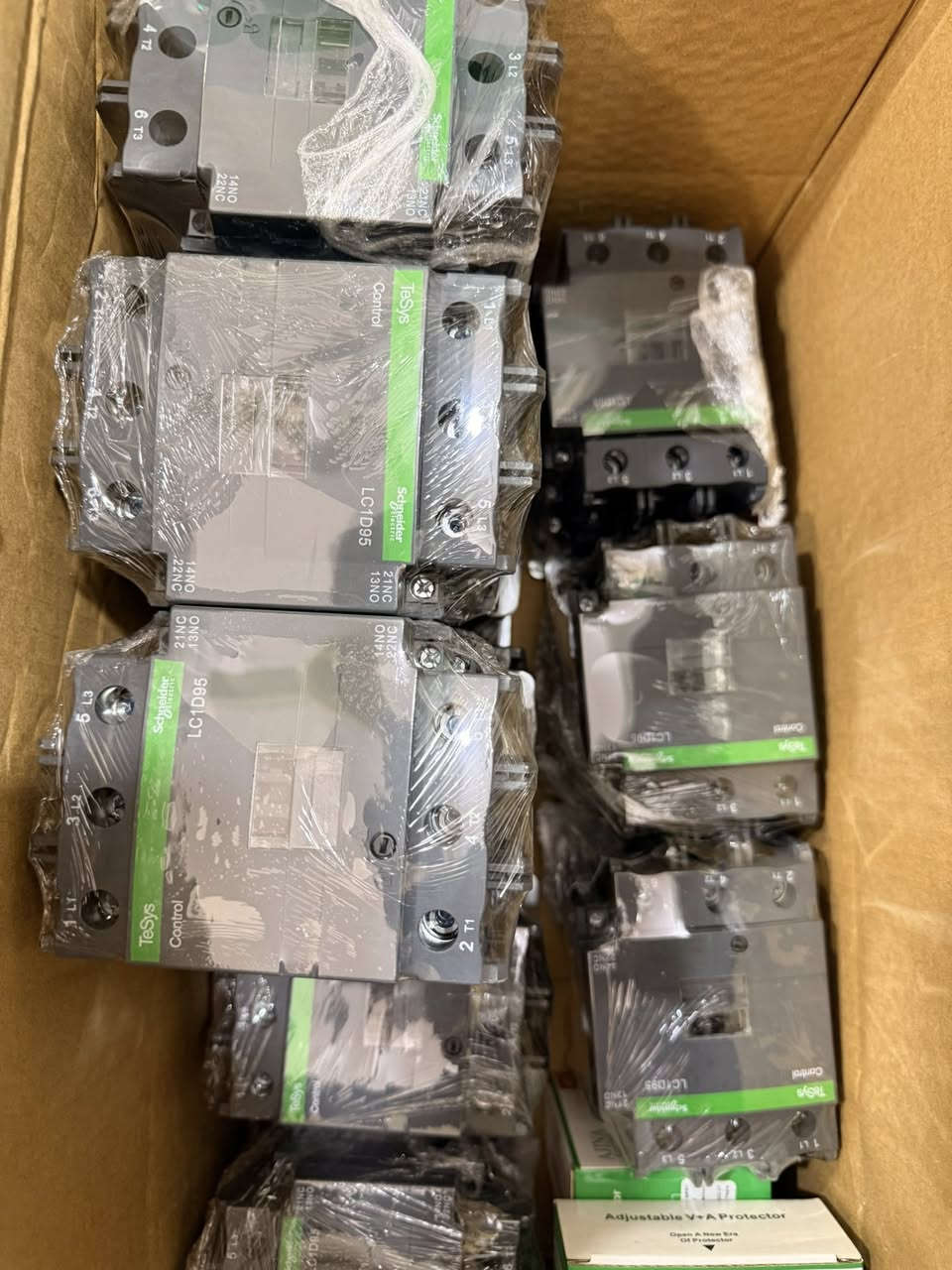 السلام عليكم تتوفر كونتكترات LC/ شنايذر /ABB/ تتوفر جميع الأحجام والامبيرات / ثلاثي / ورباعي / اصلي باله أتواصل ع رقم واتساب ‭٠٧٧٧ ٠٣٥ ٢٢٨٩‬ /
