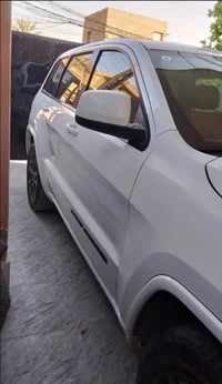 جراند شيروكي لاردو • وارد امريكي • فول مواصفات