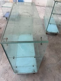 معارض اكسسوارات وهواتف • معرض كبير خمس طوابق • قابل تفاوض