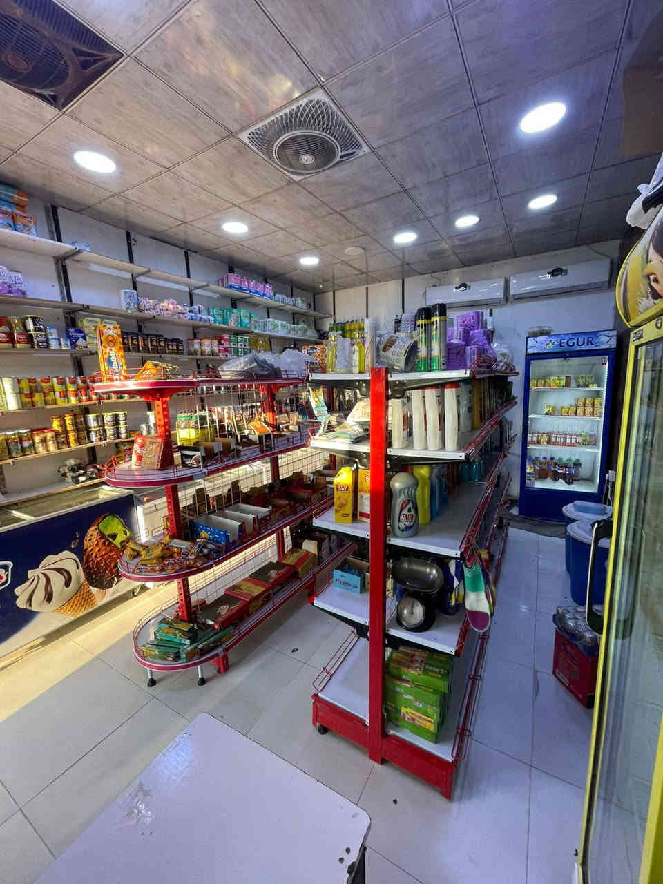 اسلام عليكم محل اللبيع على شارع تجاري العنوان الجمعيات حي الخليج قرب مدارس الفراهيدي اجاره 400 ومحل شغله حلوو الله شاهد بس ضروف وعدم الالتزام رايده ب8 وبي مجال ***********
